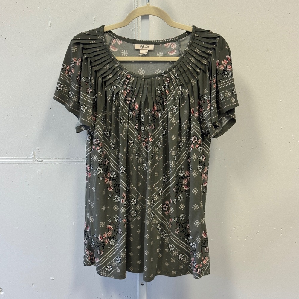 Style & Co Olive Floral Medallion Pleated Neck Top Large Blouse Short Sleeve